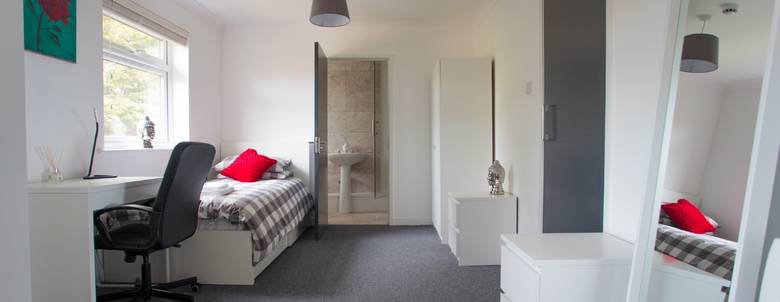 London alcohol rehab bedroom